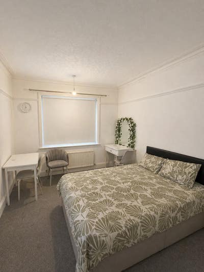 Double room including bills  Main Photo