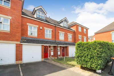 Three Bedroom Town House Main Photo