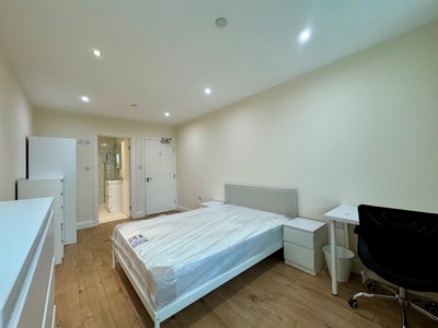 Amazing En-suite Double Room in Central Kingston. Main Photo