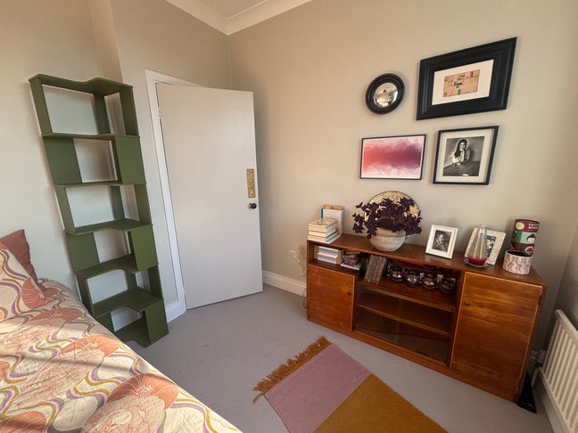 Room in gorgeous flat close to local amenities Main Photo