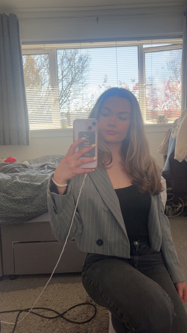 Looking for a room to rent from June ;) Main Photo