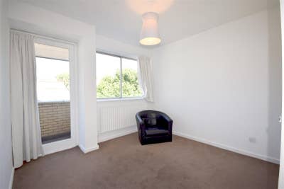 Bright 1 bed with balcony & lift W2 Main Photo