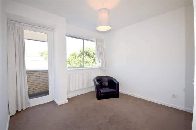 Bright 1 bed with balcony & lift W2 Main Photo