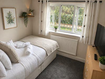 Double Bedroom  Main Photo