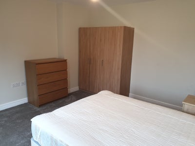 Downstairs  double  room  to  rent  in  NN5  Main Photo