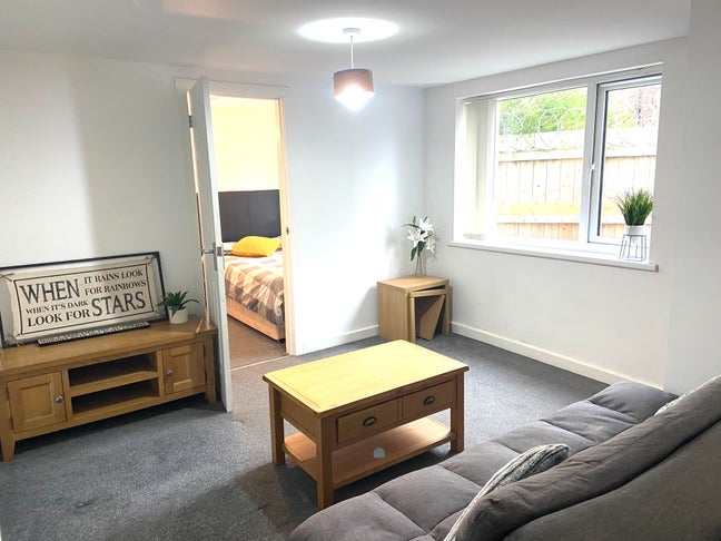 Huge double room with en suite and kitchenette Main Photo