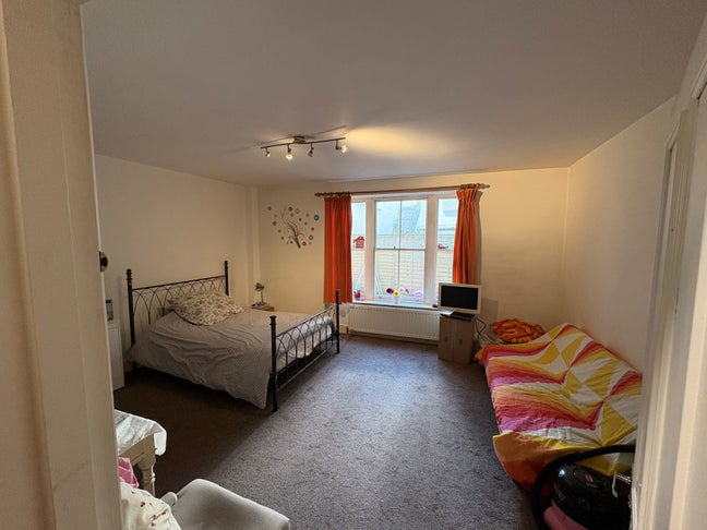 Large Double Room - Private Patio - Prime Location Main Photo