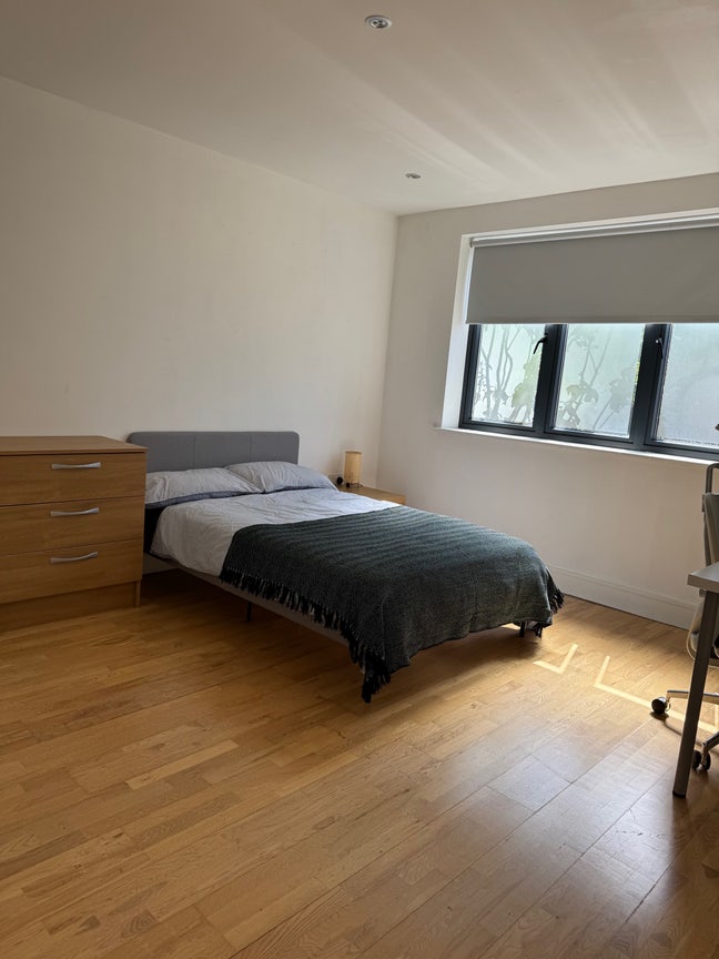 Private Double Room Available – Willesden Green Main Photo