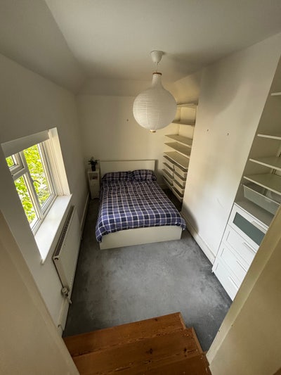 Spacious Double Room in E11, 7min to Central Line Main Photo