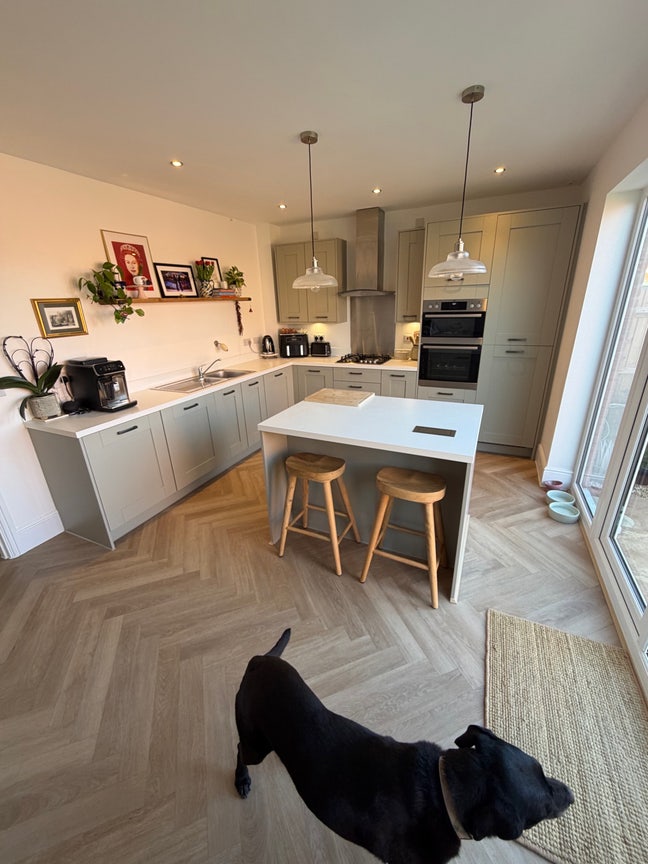 Furnished double bedroom with private bathroom  Main Photo