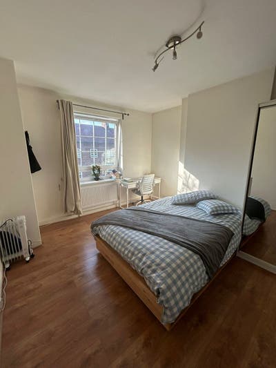 2 Double Bedrooms + Renovated + Great Location! Main Photo