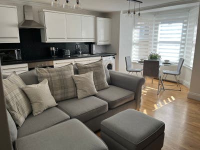 2 bedroom great located flat in camberwell Main Photo