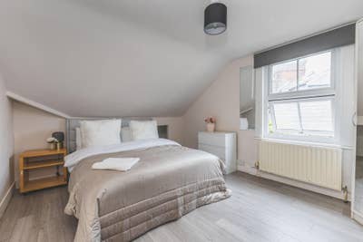 Double Rooms Available Now 900 & 825Pm inc Bills Main Photo