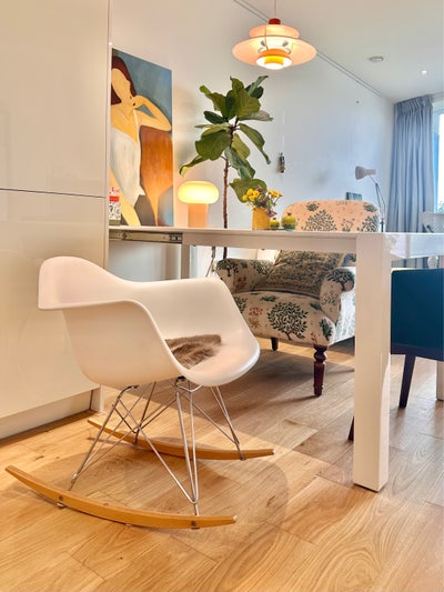 Artistic Flat with Spectacular River View Main Photo