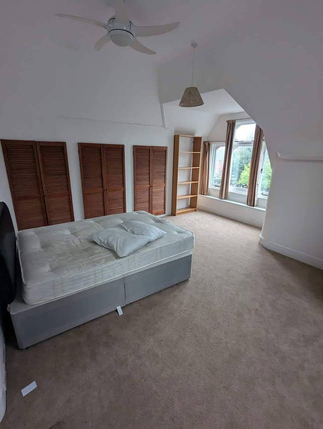 SM12BH - large room available 750pm Main Photo