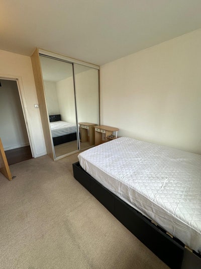 Amazing Riverside Double/ Ensuite Gated Location  Main Photo