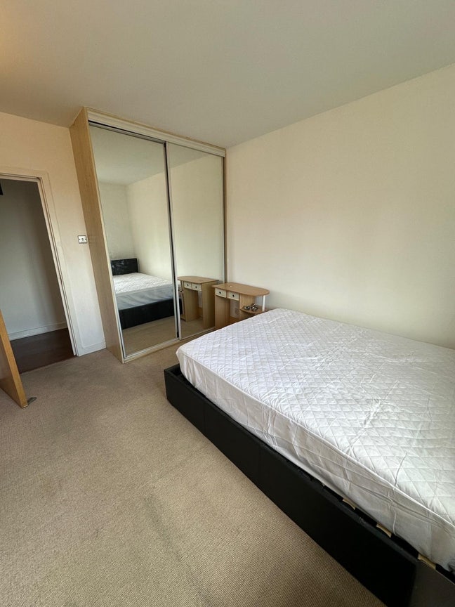 Amazing Riverside Double/ Ensuite Gated Location  Main Photo