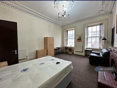 5 Bed City Centre Flat Main Photo