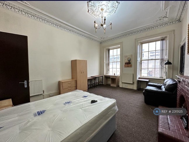 5 Bed City Centre Flat Main Photo