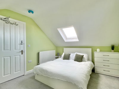 Double Room in Professional House Main Photo