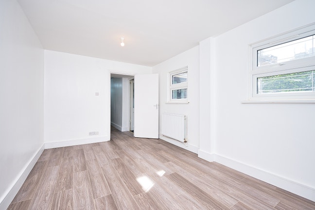 1 Bed Flat 2 min to Newbury Park IG2 - Bills Inc Main Photo