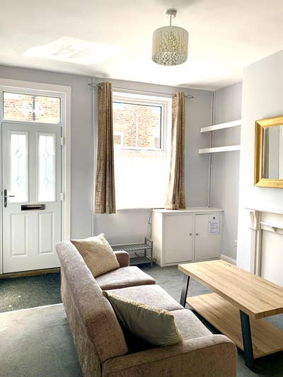 Lovely House Central Location Main Photo