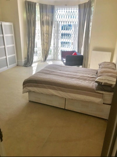 Huge En Suite with Private Garden/Patio Main Photo