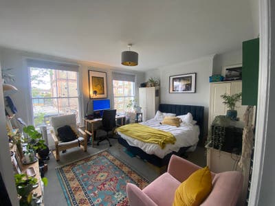 Large room for the summer months in Holloway Main Photo