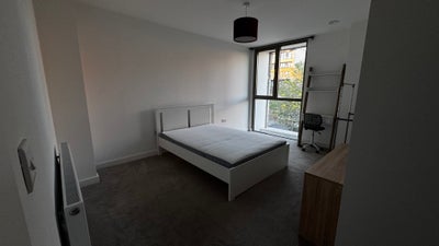 Spacious Double Bedroom in Modern Two-Storey Flat Main Photo