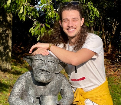 Young professional looking to buddy up or a room Main Photo