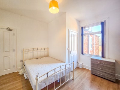 Luxury Rooms Available in Quiet House Share Main Photo