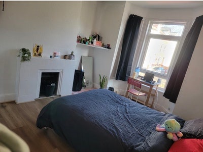 Large double room in friendly town-centre house Main Photo