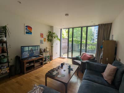 Double Room in Friendly Girls House Main Photo