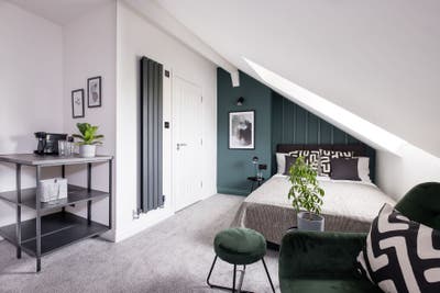Large double en-suite room Main Photo