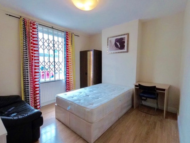 Spacious DR in house share, 5m  to Oval station Main Photo