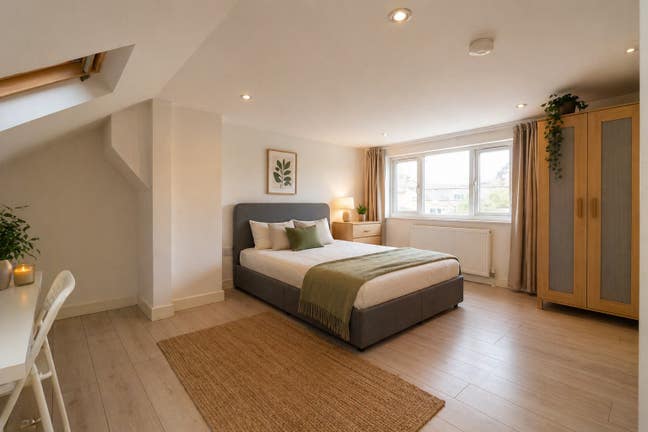 Stunning Rooms 2 Minutes from Elizabeth Line Main Photo