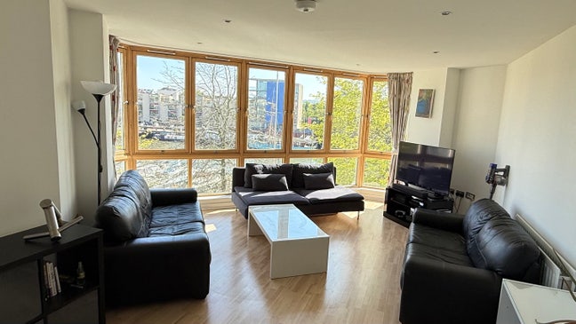 2-Bed Waterfront Flat - Harbourside (Double Room) Main Photo