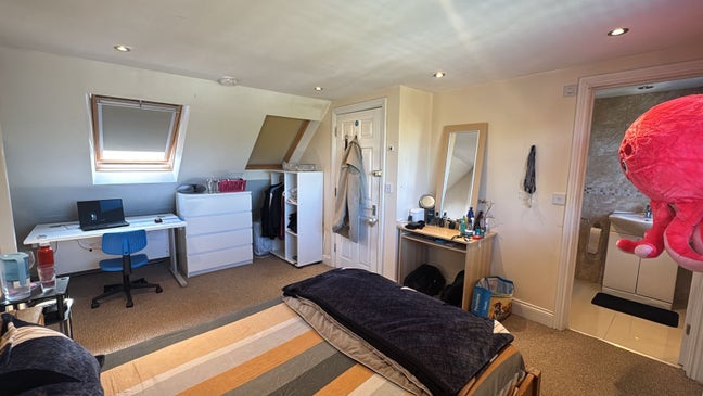 Furnished double room en-suite bathroom bills incl Main Photo