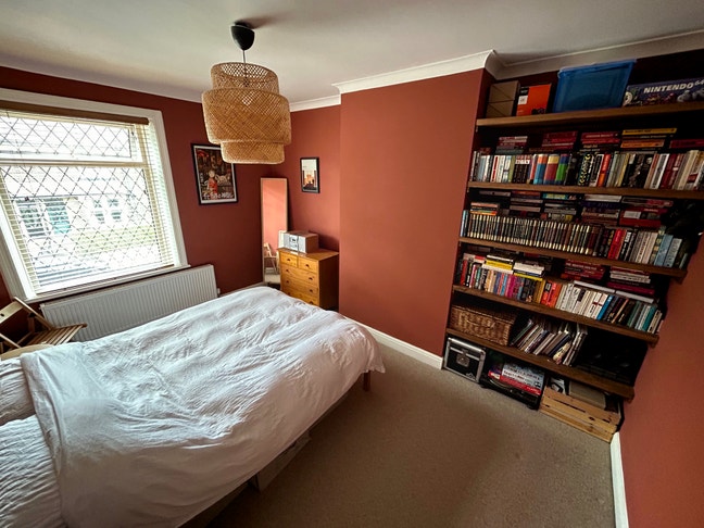 Spacious double room, office, bills inc in Farsley Main Photo