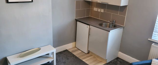  NEW studio flat w/ensuite. All bills & parking Main Photo