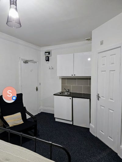  NEW studio flat w/ensuite. All bills & parking Main Photo