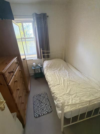 Single Room with private bathroom Main Photo