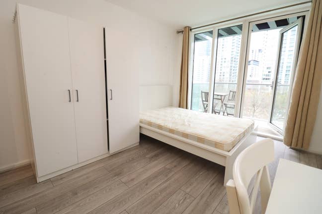 Massive Rooms - Canary Wharf- Move in Now!! Main Photo