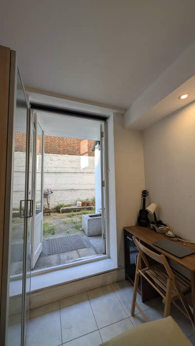 En-Suite Room in central (Couples Considered) Main Photo