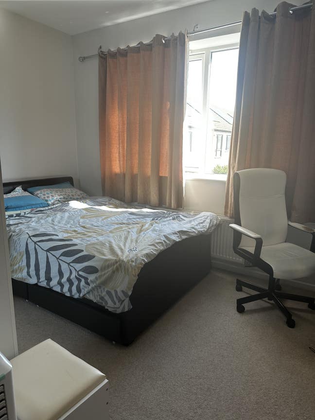 Ensuit to let for 1-2 months &pound;800 Main Photo