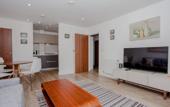 Double Bedroom W Bathroom Main Photo