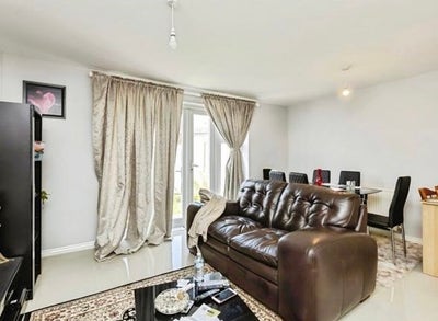 Spacious Double Room – Sole Use (Bills Included) Main Photo