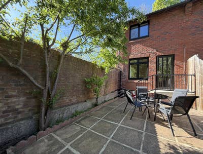 Large Double Room in Entire Home Feel, Garden Main Photo