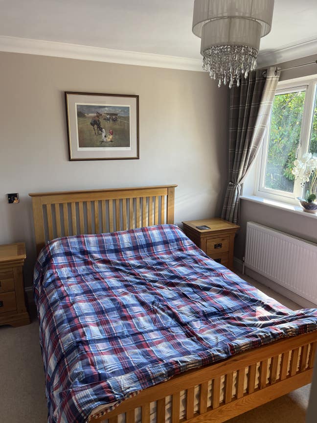 Double bedroom Hungerford.  Main Photo