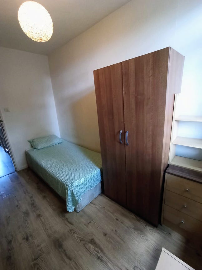 Nice Single Room in Mile End  Main Photo